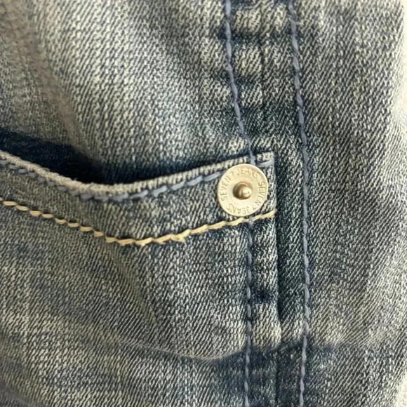 Seven7 Shorts Women Denim Embroidered Pockets Raw Hem Size 12 - Picture 4 of 9